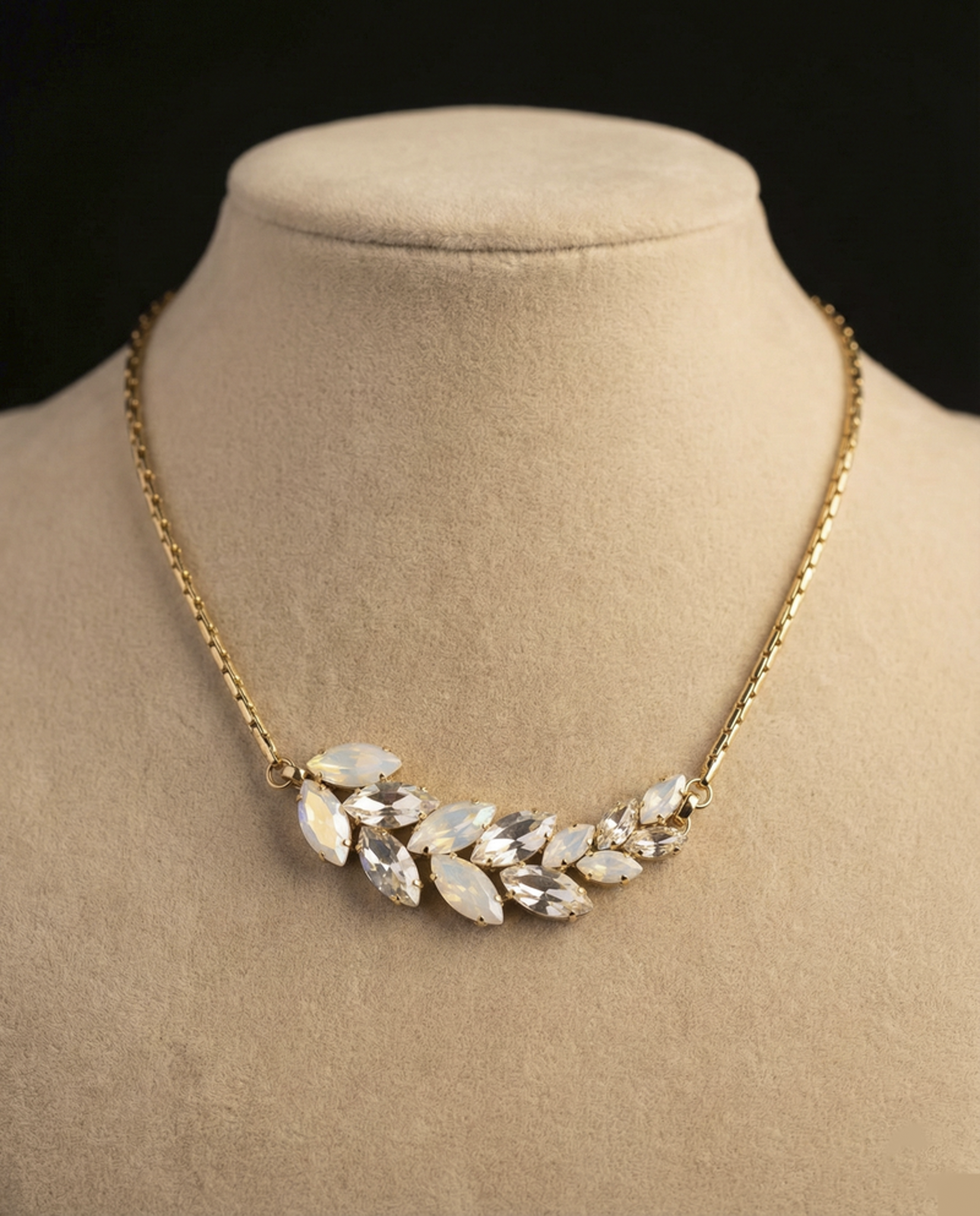 Auris collana - Oro Giallo - BIANCO OPALE + CRYSTAL