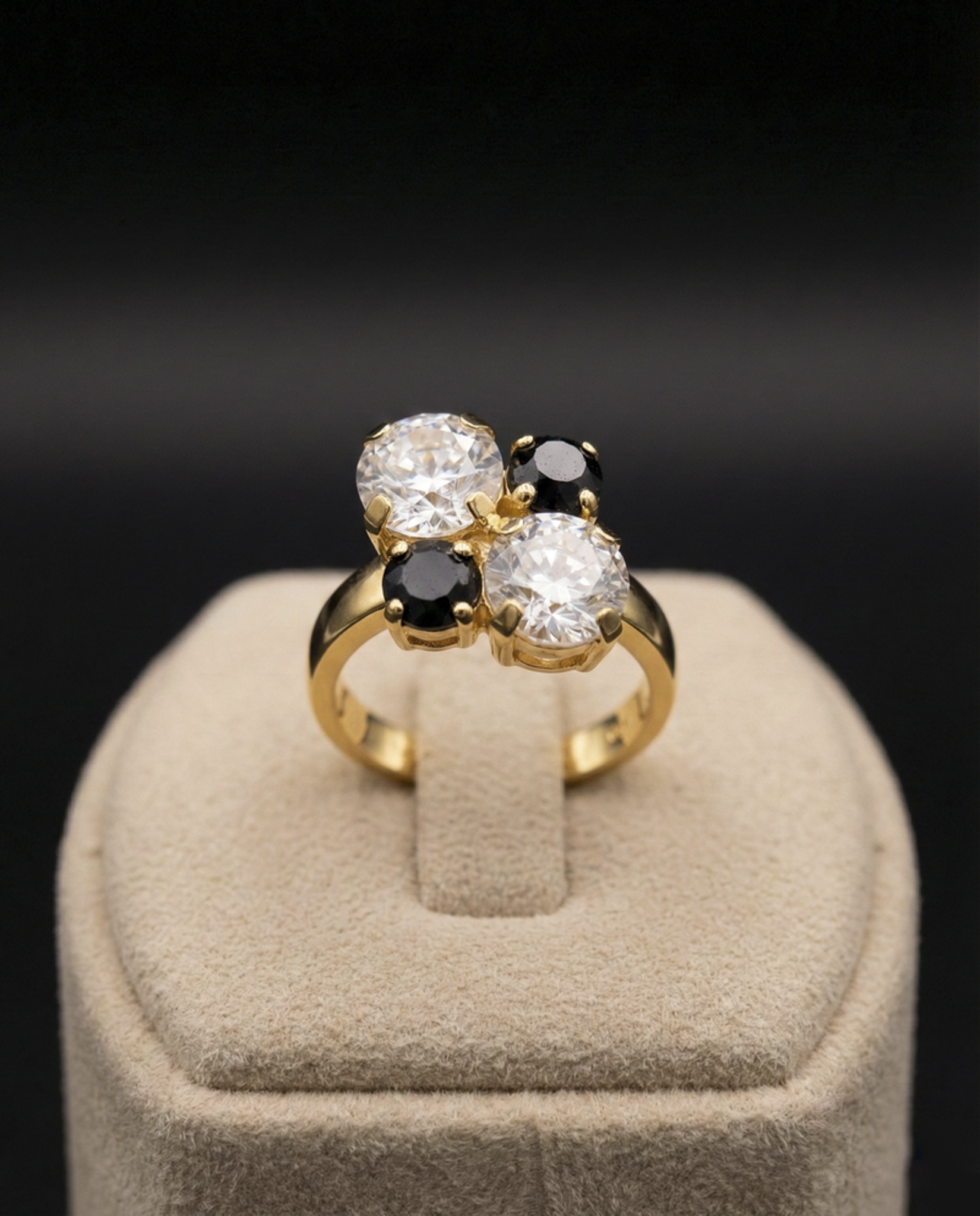 Elara anello - Oro Giallo - CRYSTAL NERO