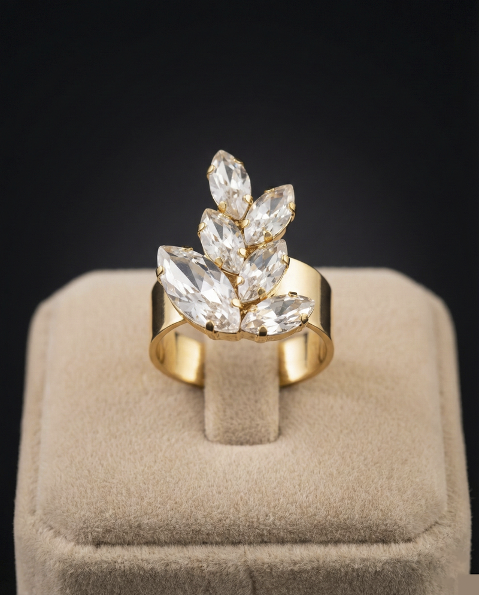 Inari anello - Oro Giallo - CRYSTAL