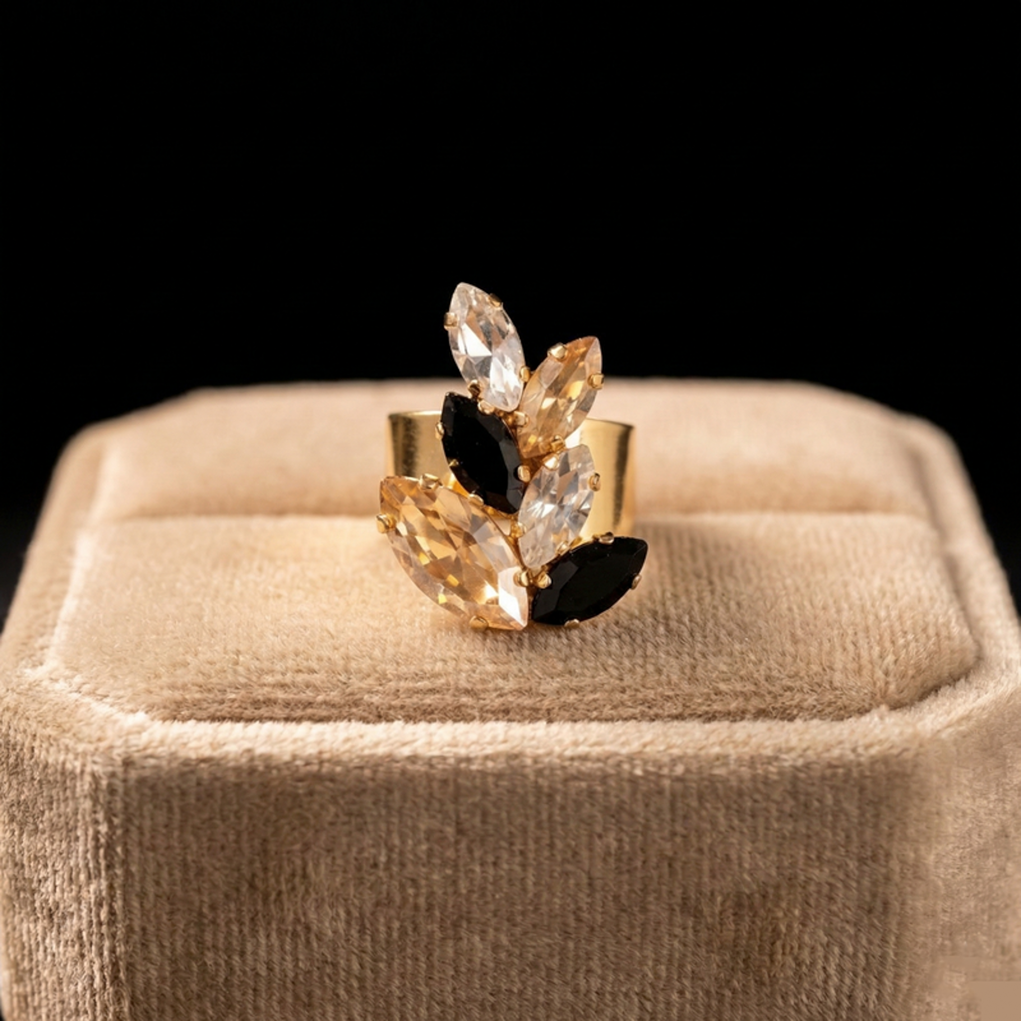 Inari anello - Oro Giallo - CRYSTAL GOLD NERO