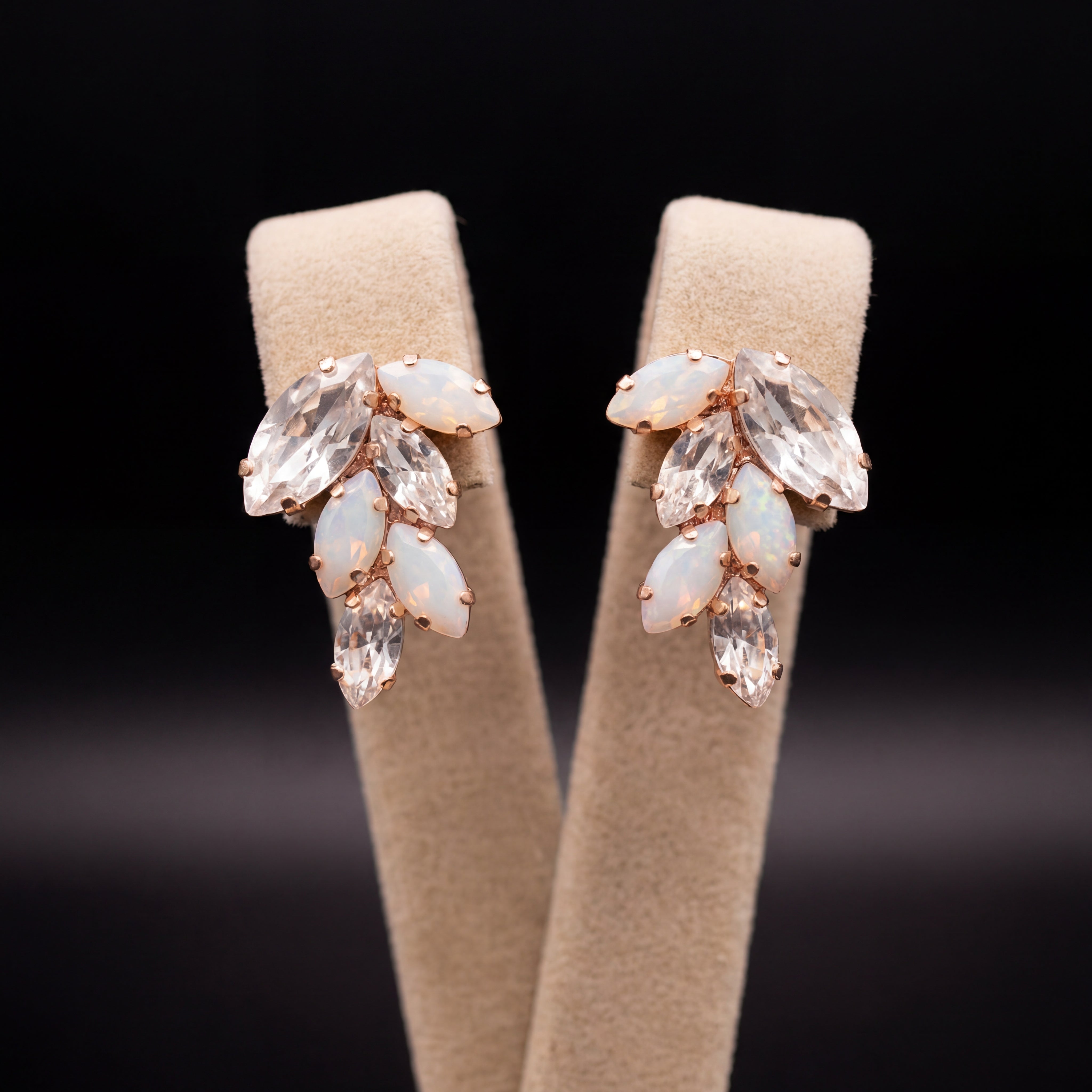 Inari orecchini - Oro Rosa - Bianco Opale Crystal