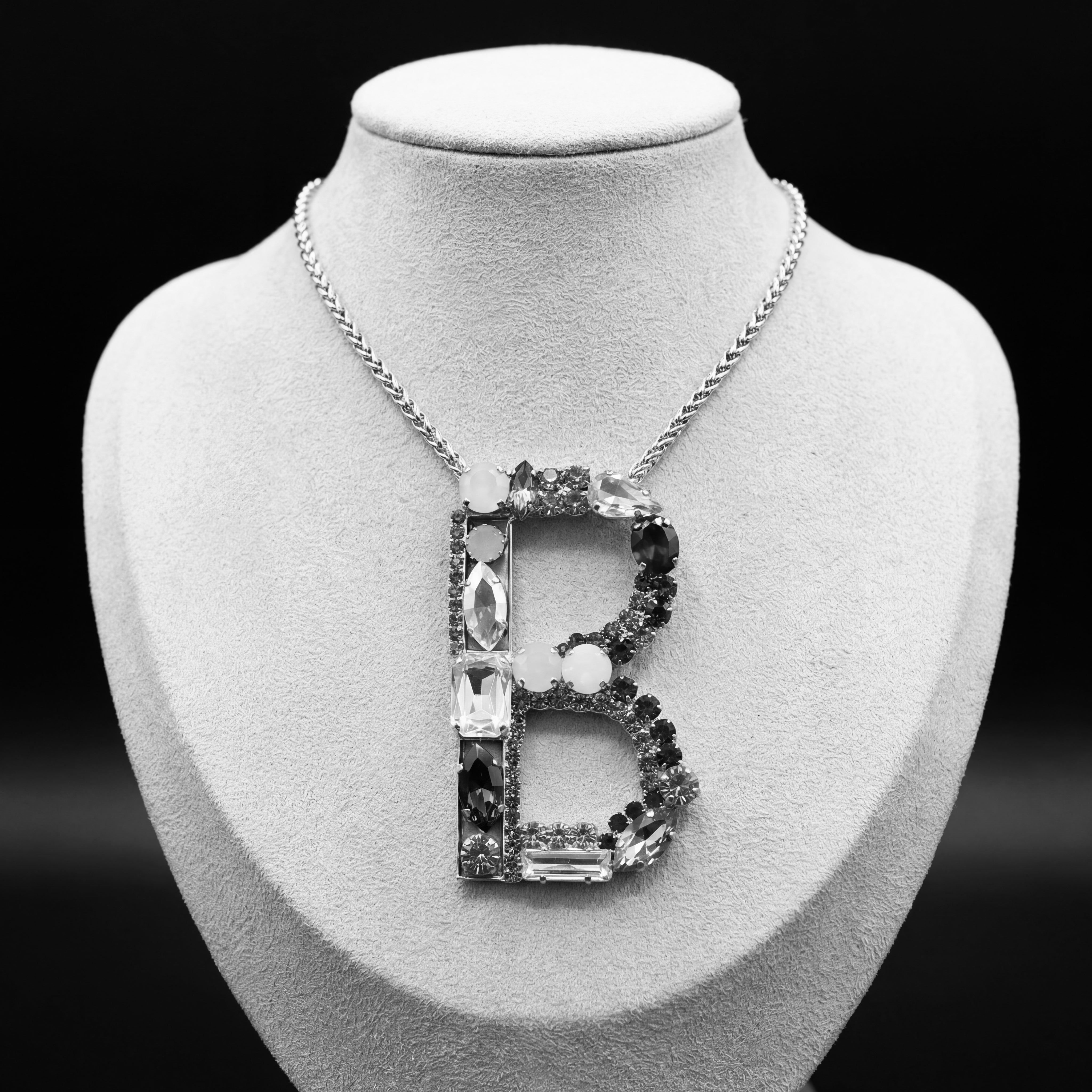 Collana lettera B
