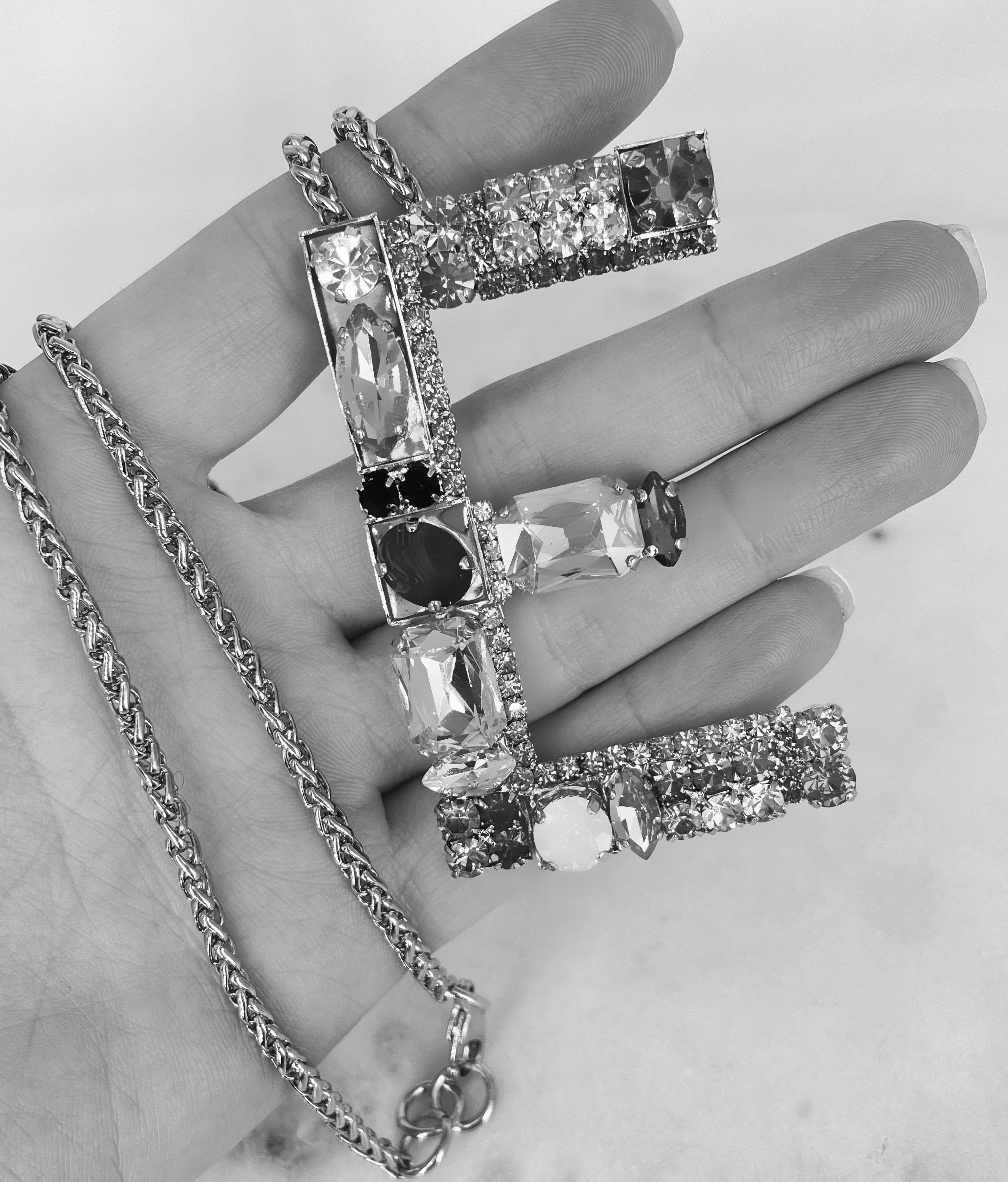 Collana lettera E