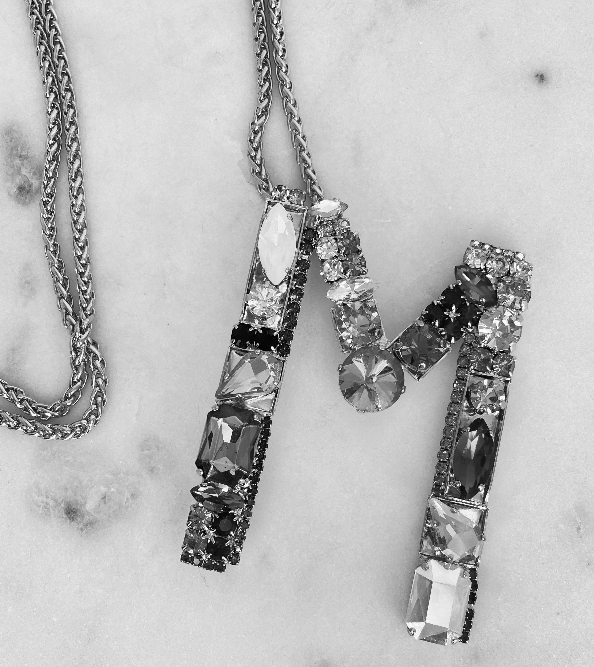 Collana lettera M