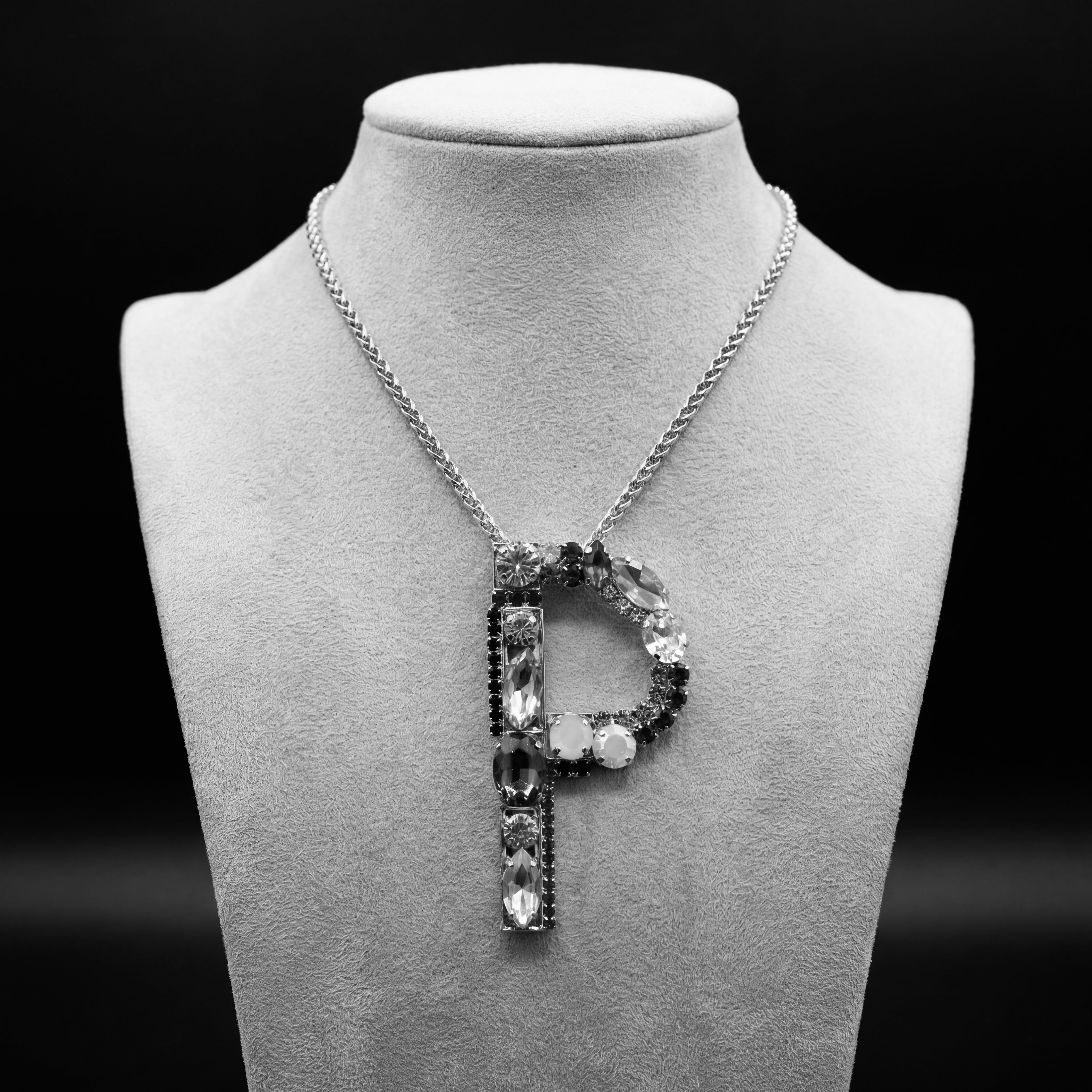 Collana lettera P
