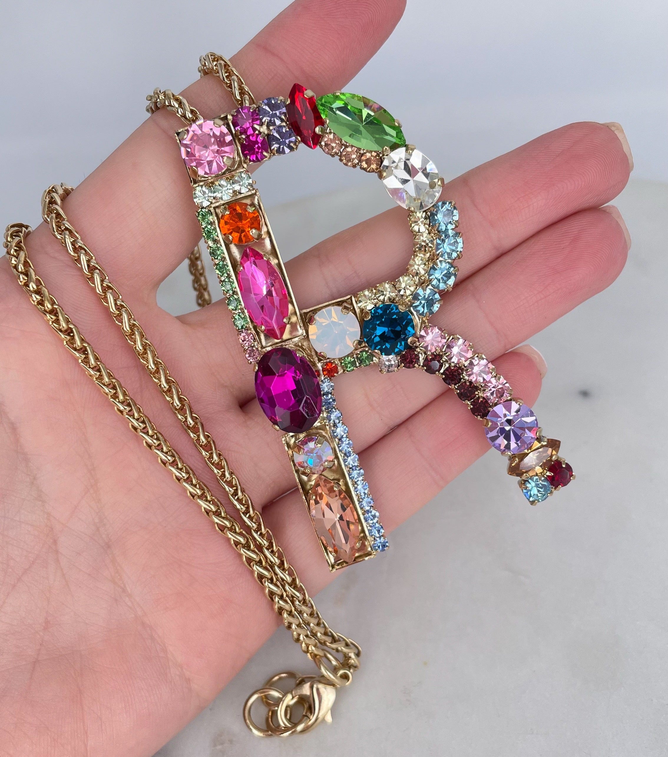 Collana lettera R