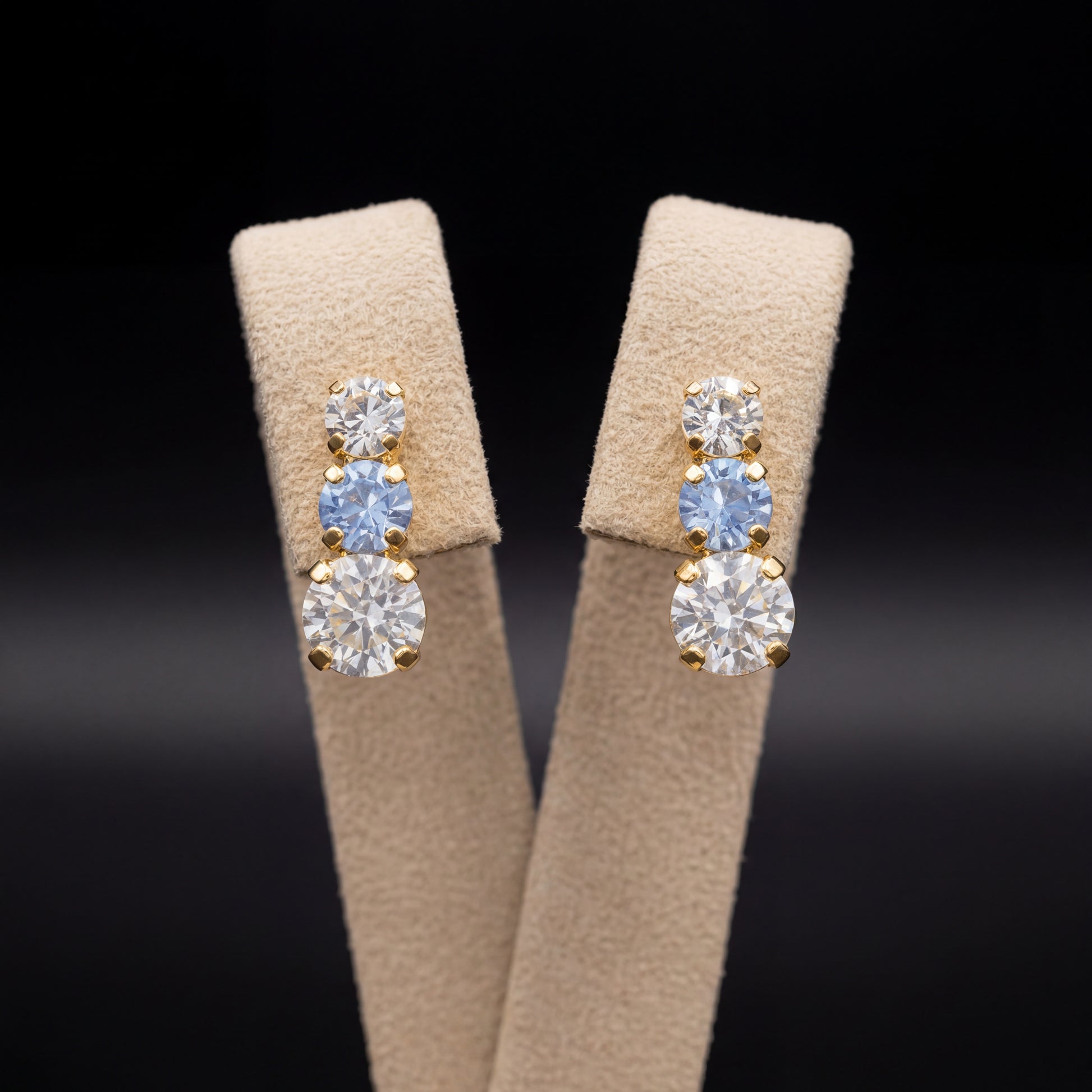 Trilogy orecchini - Oro Giallo - Azzurro Polvere Crystal