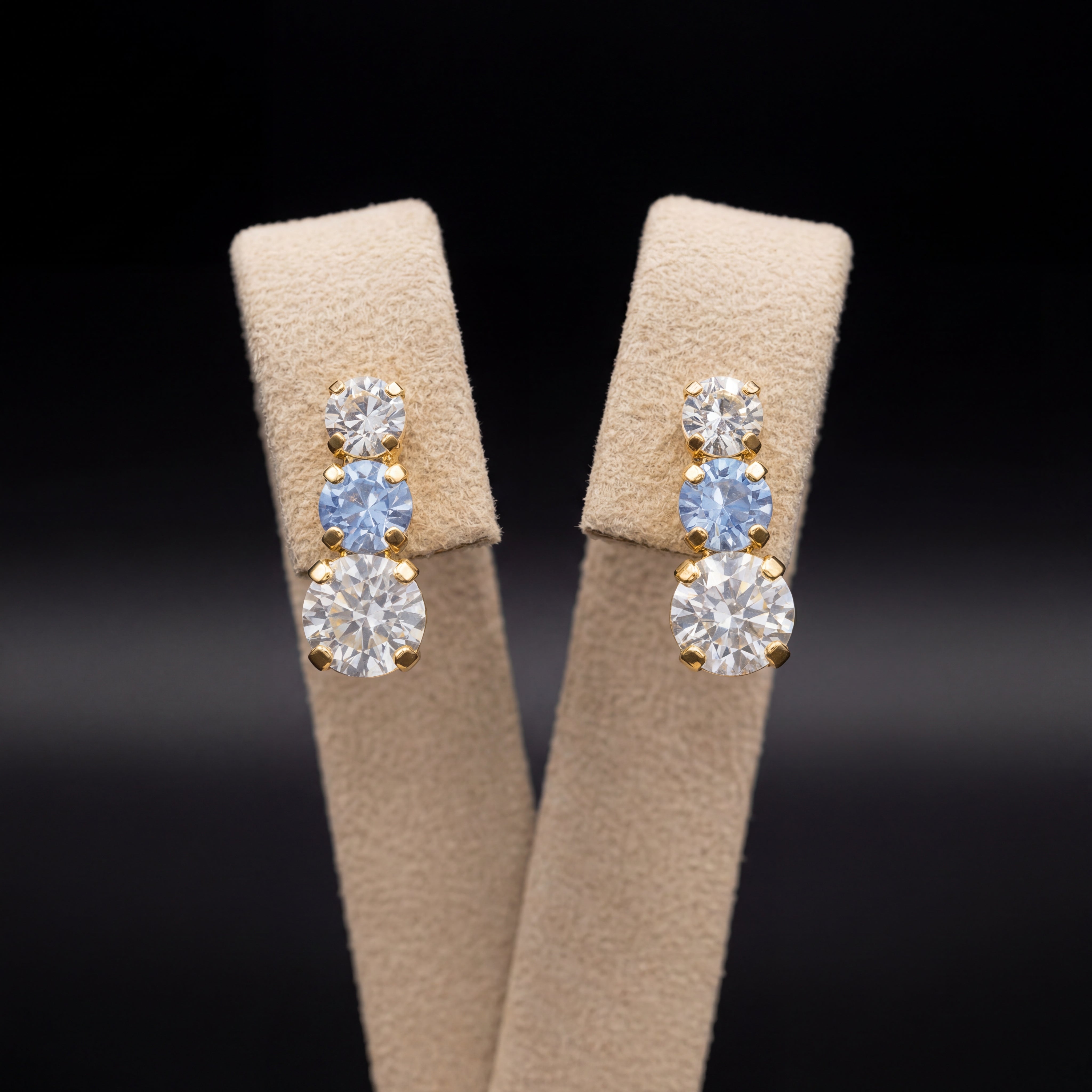 Trilogy orecchini - Oro Giallo - Azzurro Polvere Crystal